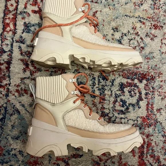 Sorel Cream Lace-Up Boots chunky heel size 9 - Picture 4 of 7